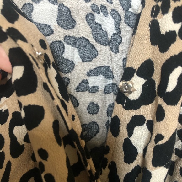 Plus size (1X) Cheetah Print blouse - Picture 3 of 4